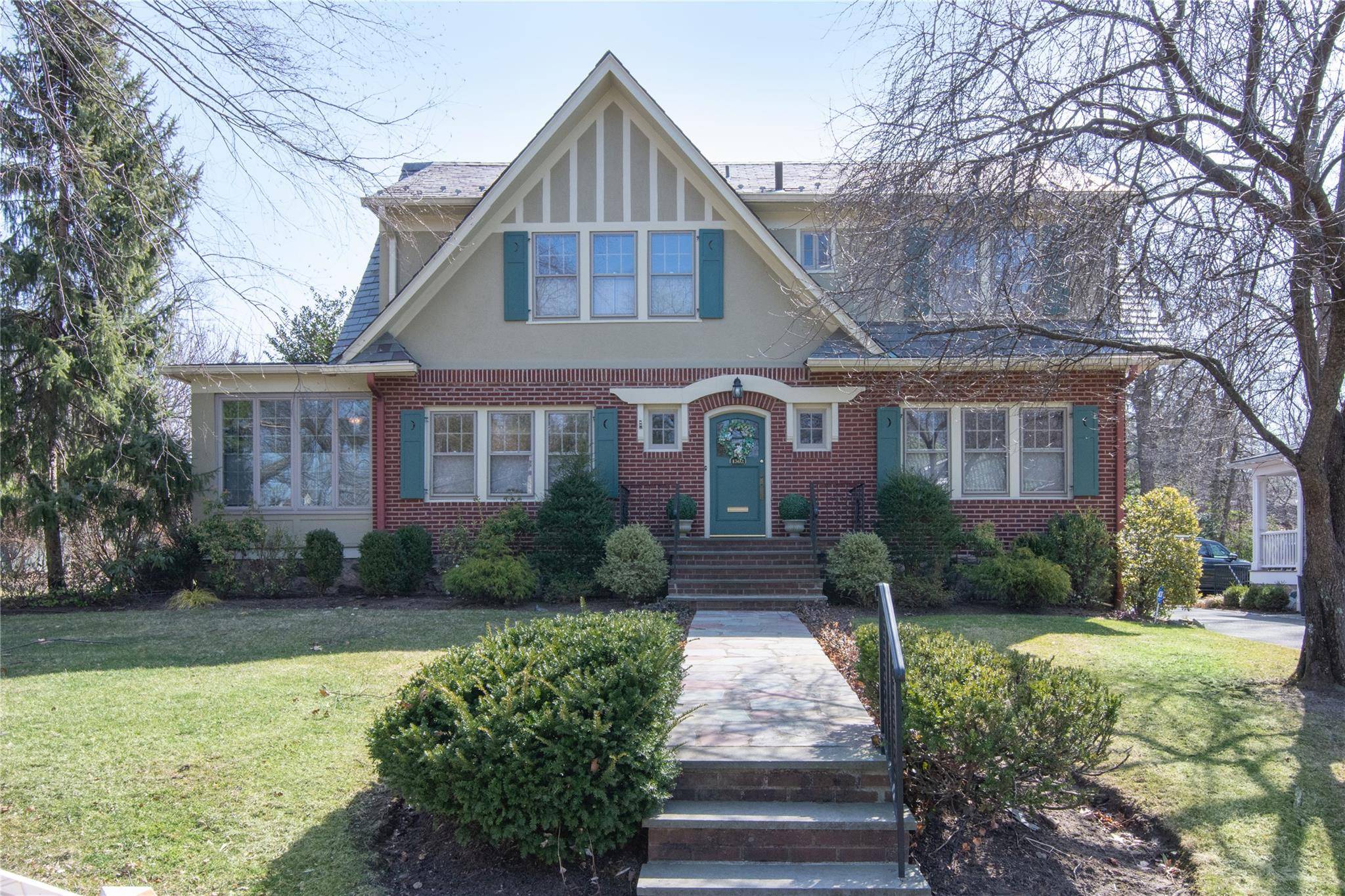 1302 Bolton RD, Pelham, NY 10803