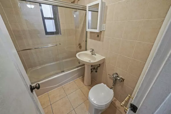 Forest Hills, NY 11375,102-55 67 RD #2V