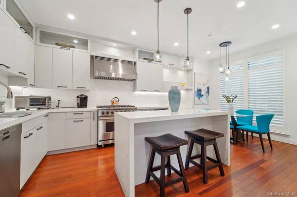 27 City PL #THB, White Plains, NY 10601