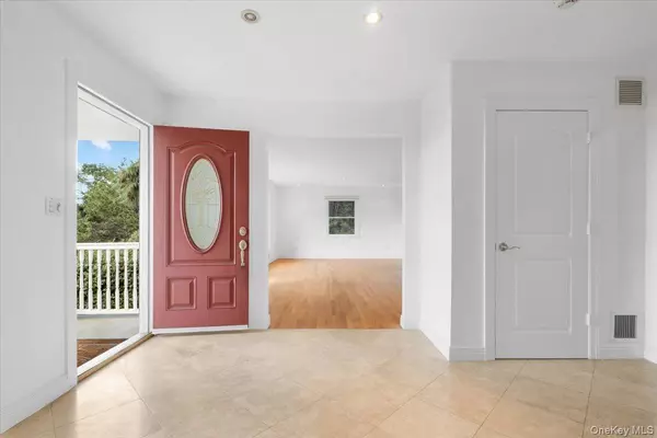 Briarcliff Manor, NY 10510,12 Country Club LN