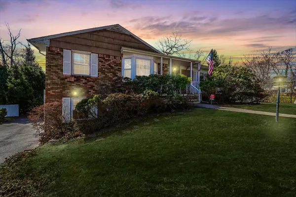 Stony Brook, NY 11790,10 Beacon Hill DR