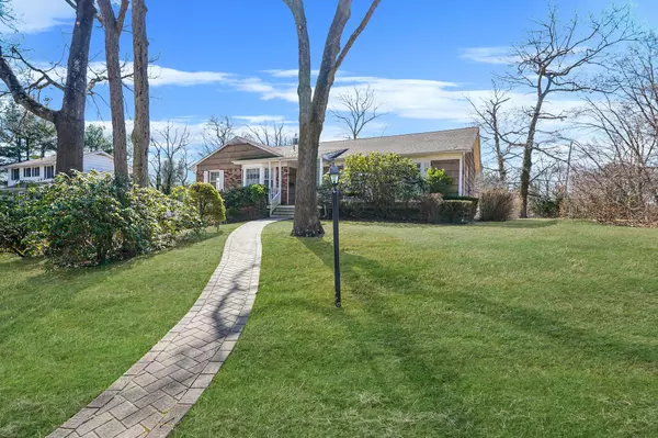 Stony Brook, NY 11790,10 Beacon Hill DR