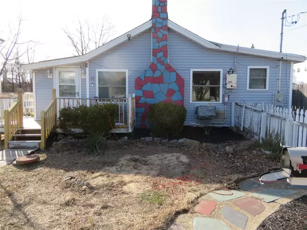 12 Lafayette RD, West Babylon, NY 11704
