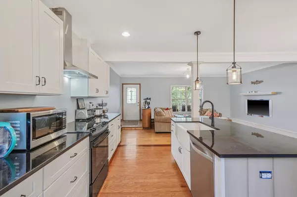 Sayville, NY 11782,354 Lincoln AVE