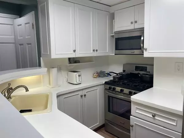 Cedarhurst, NY 11516,283 Cedarhurst Avenue #H-3