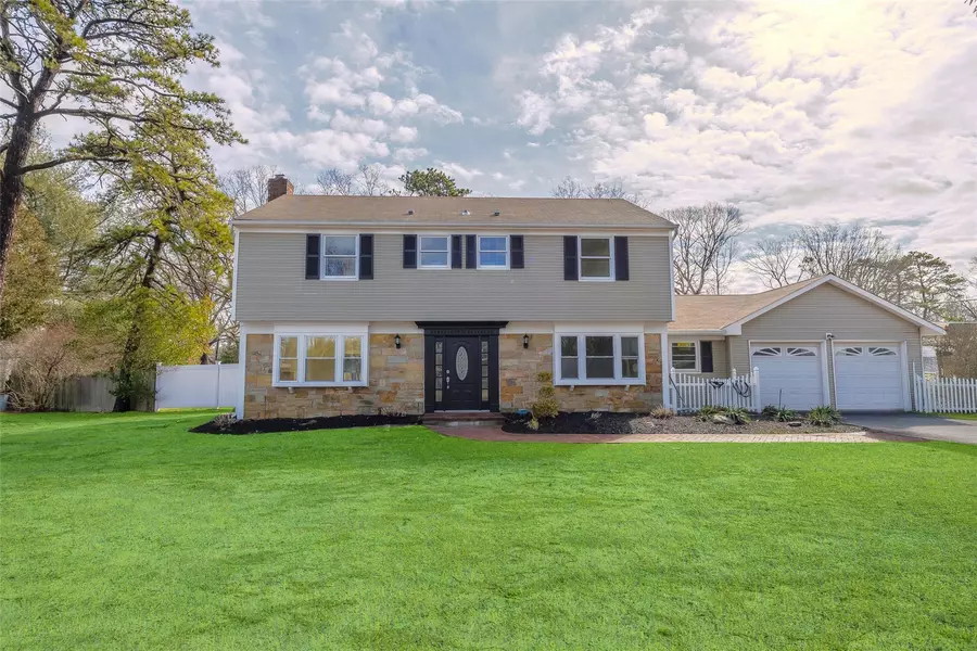 25 Wilmont Turn, Coram, NY 11727