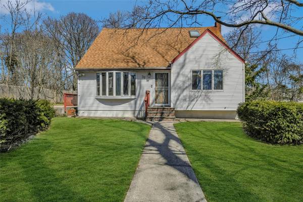 39 New Hampshire AVE, Bay Shore, NY 11706