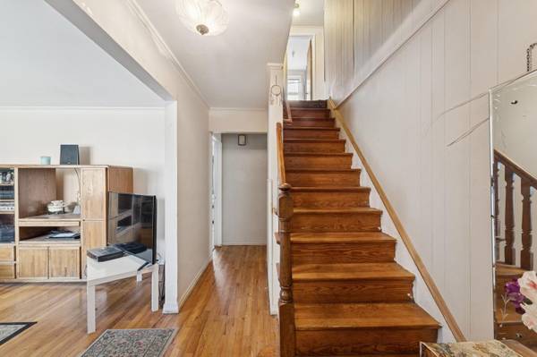 North Amityville, NY 11701,16 Pine RD