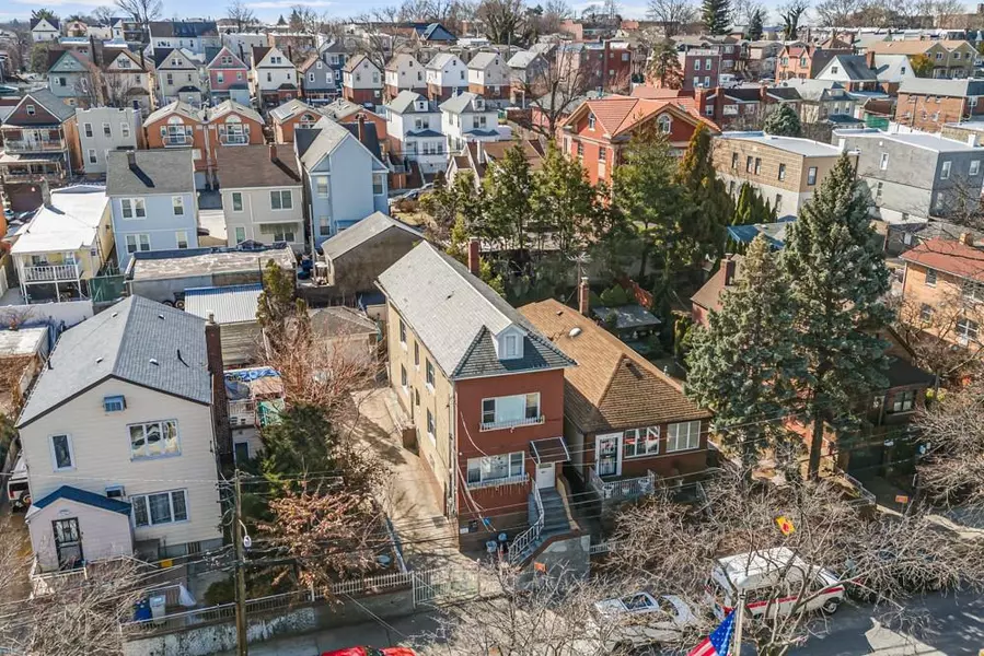 68-04 51st RD, Woodside, NY 11377