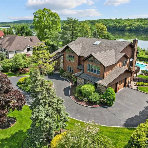 8 Fieldstone CT, New City, NY 10956