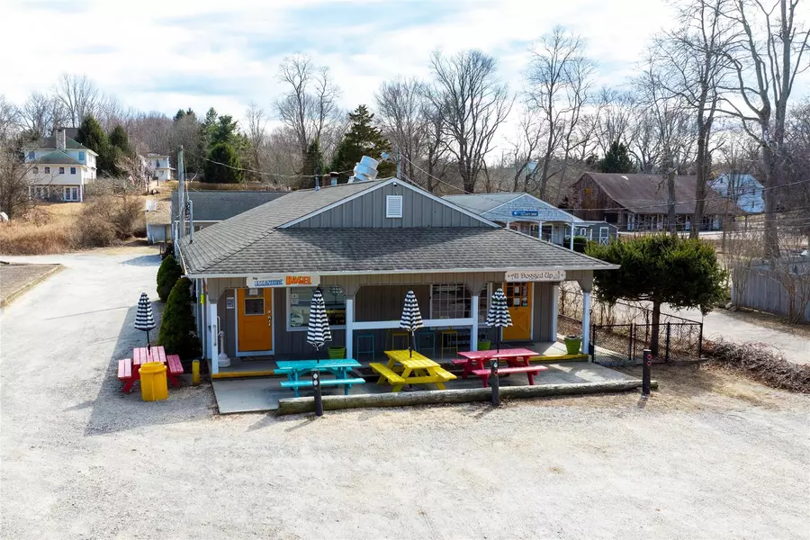25 W Neck RD #4, Shelter Island, NY 11964