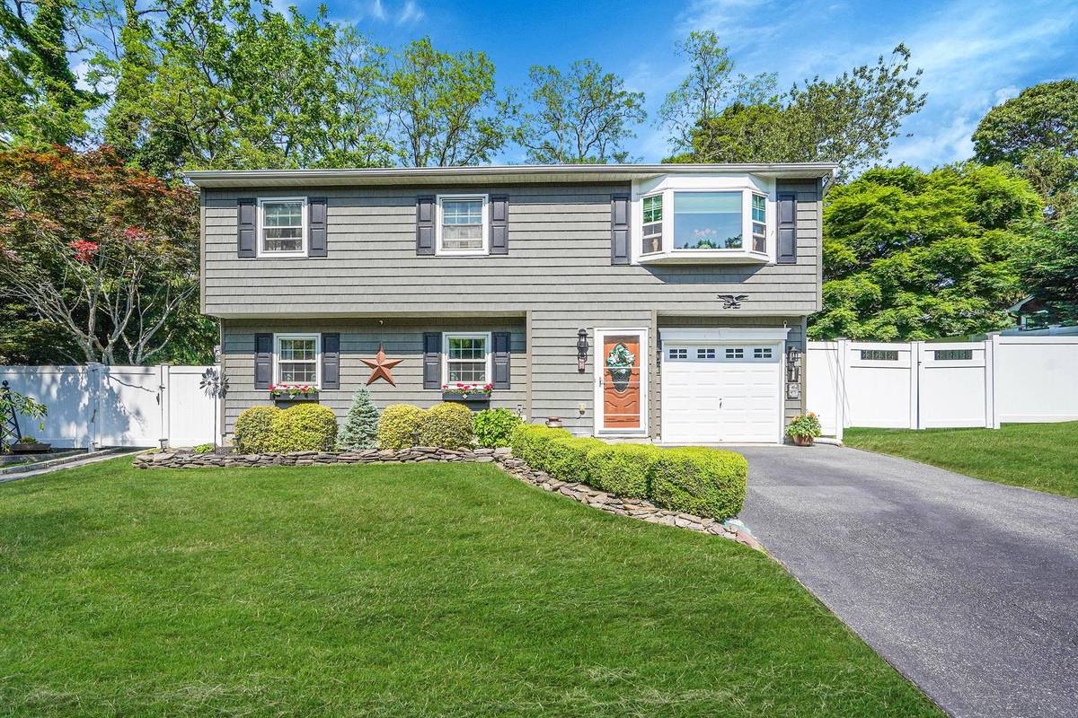 Wading River, NY 11792,16 Maple Road
