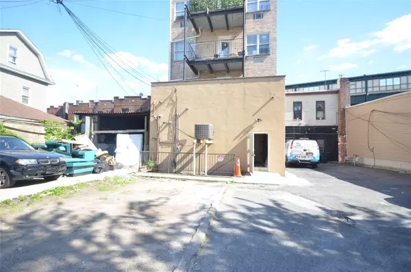 Richmond Hill, NY 11418,102-45 Jamaica Ave