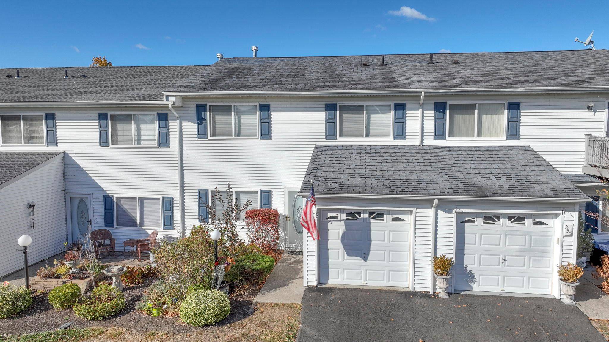 253 Tamerisk LN, New Windsor, NY 12553