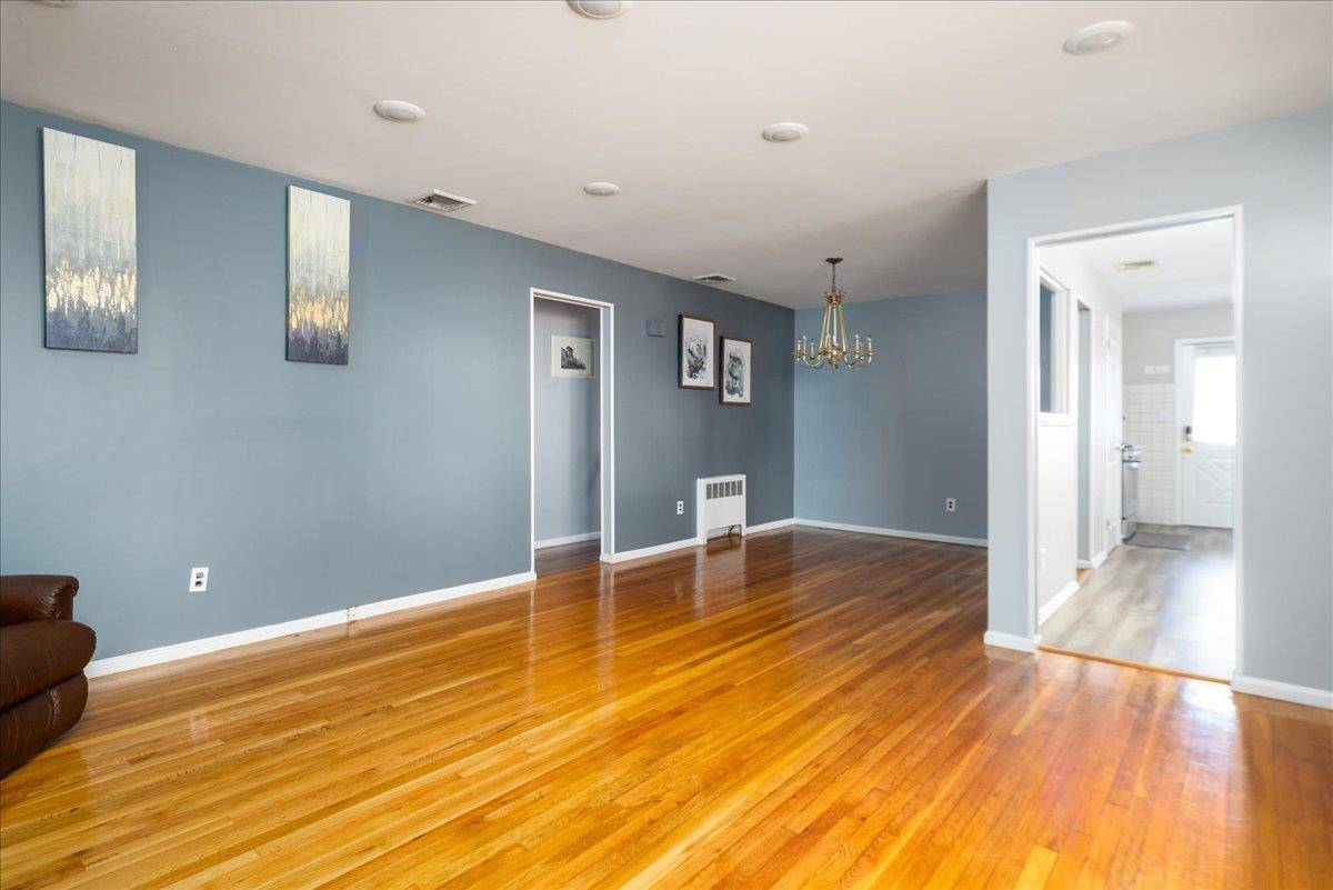 Hicksville, NY 11801,37 Miller RD