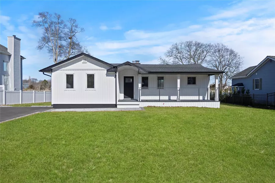 193 Holiday BLVD, Center Moriches, NY 11934