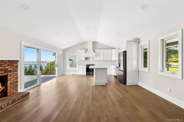 Center Moriches, NY 11934,193 Holiday BLVD