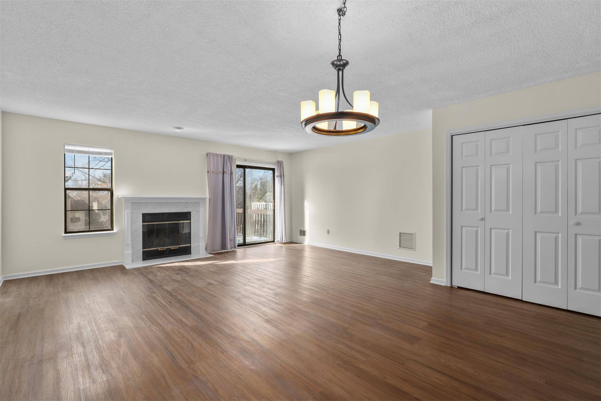 Mahopac, NY 10541,72 Jonathan DR