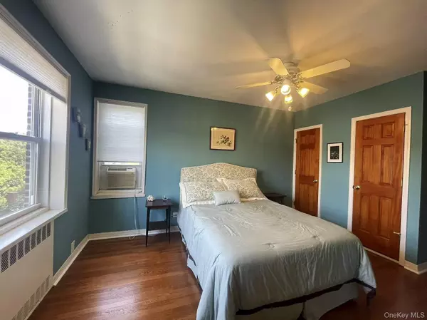 Forest Hills, NY 11375,67-66 108 ST #B64