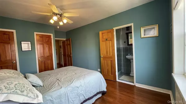 Forest Hills, NY 11375,67-66 108 ST #B64