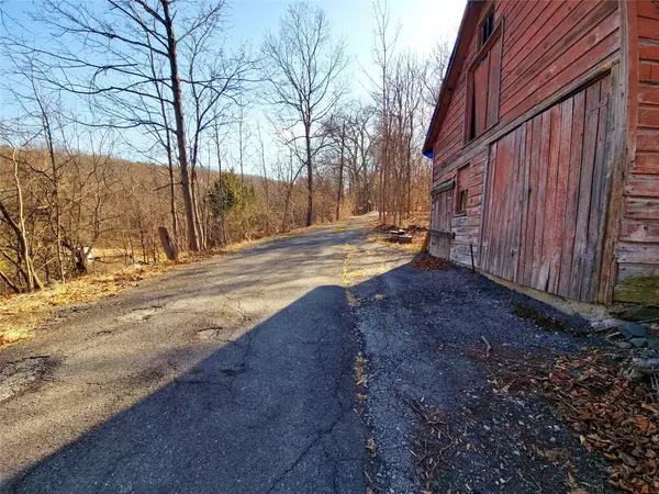 Highland, NY 12528,White ST