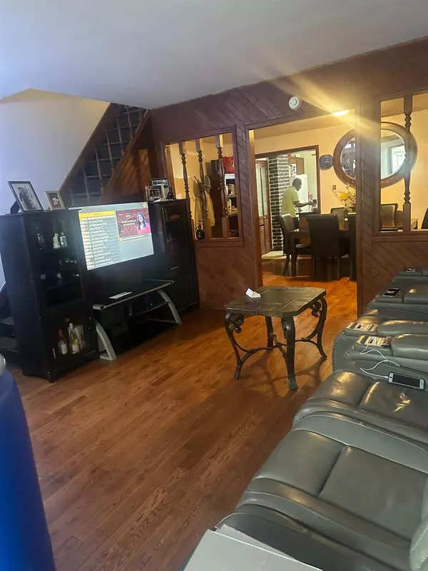Woodhaven, NY 11421,8111 91st AVE