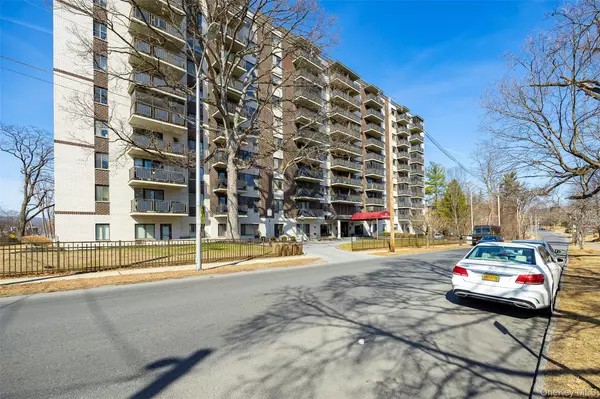 Poughkeepsie, NY 12601,160 Academy ST #7L