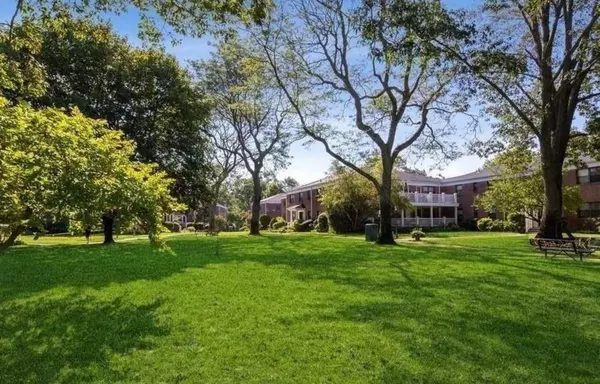 Hewlett, NY 11557,1213 E Broadway #B12