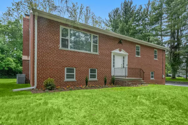 Bedford, NY 10506,6 Locust DR