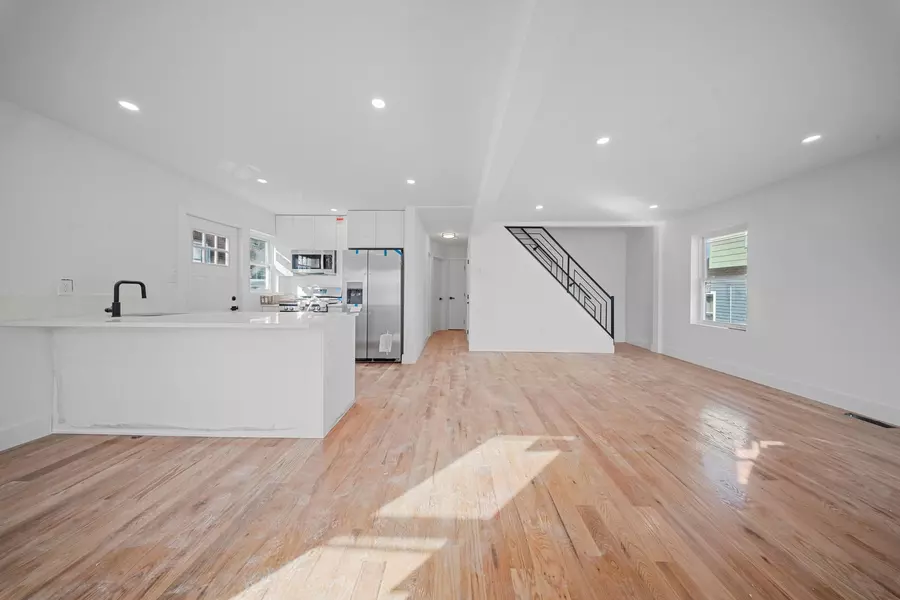 91 Circle DR, Elmont, NY 11003