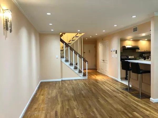 Bayside, NY 11360,12-31 Robin LN #52L