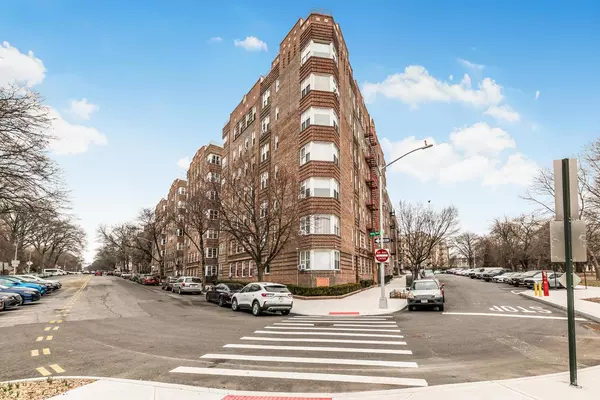 601 Pelham Pkwy #415, Bronx, NY 10467