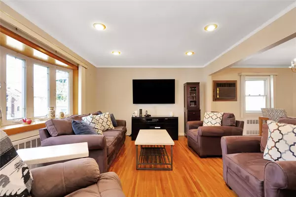 Bayside, NY 11361,35-31 210th ST