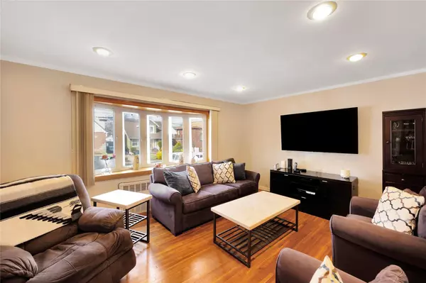Bayside, NY 11361,35-31 210th ST