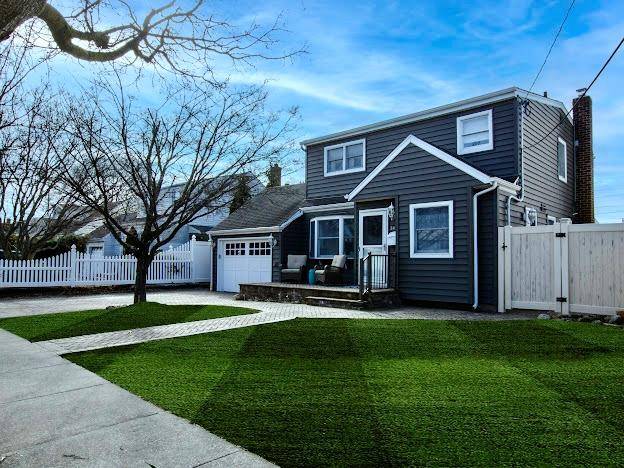 3686 Stokes AVE, Bethpage, NY 11714