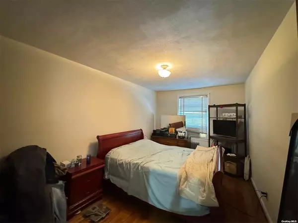 Flushing, NY 11355,133-25 Blossom AVE