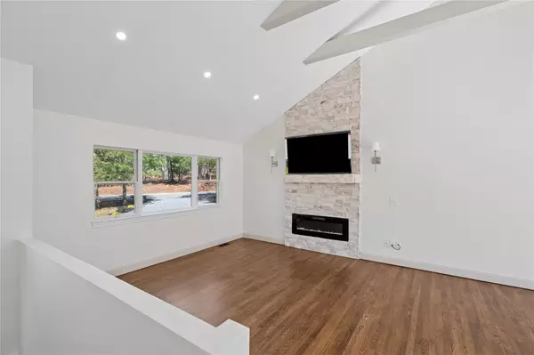 Hampton Bays, NY 11946,177 Red Creek RD