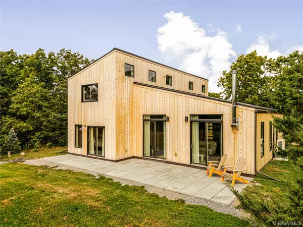Clinton Corners, NY 12514,998 Willow Brook RD