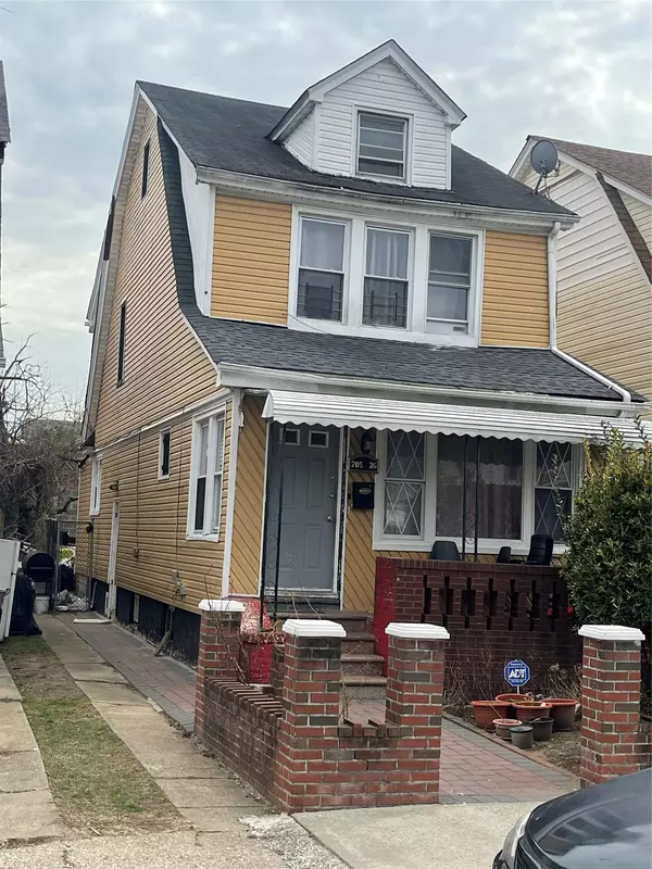 Saint Albans, NY 11412,205-26 116th RD