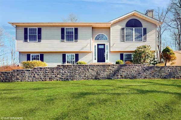 6 Dugan LN, Hopewell Junction, NY 12533