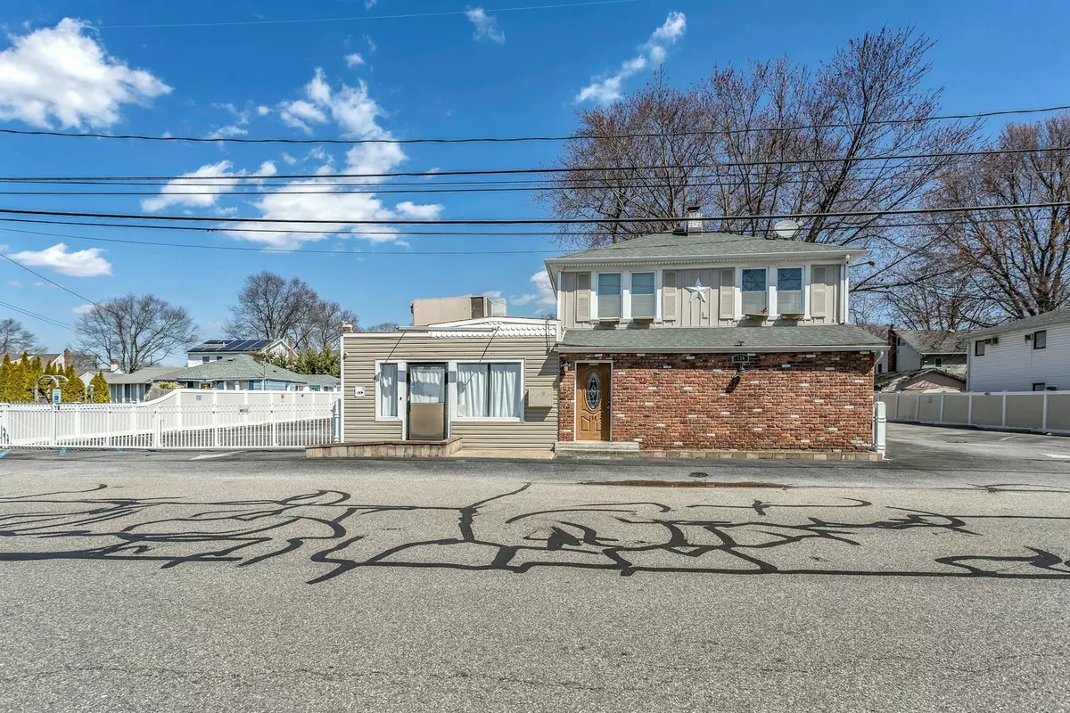 Lindenhurst, NY 11757,150 N Delaware AVE