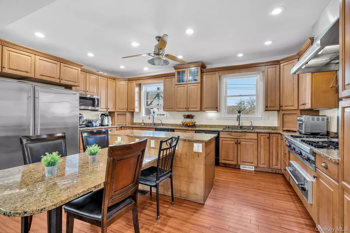 White Plains, NY 10605,27 Overlook RD