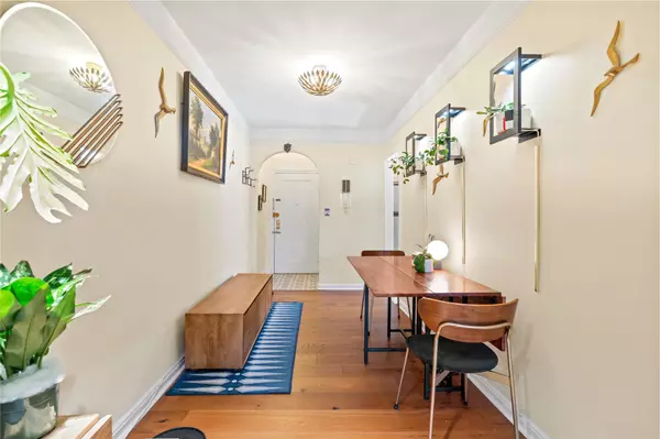 Kew Gardens, NY 11415,83-80 118th ST #5S