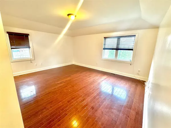 Whitestone, NY 11357,147-24 21st Ave