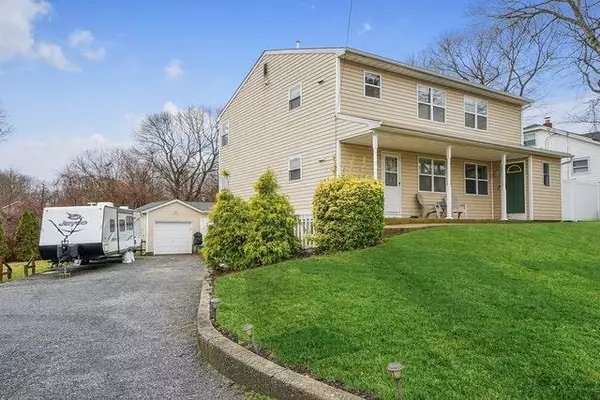 46 Wyanet ST,  Selden,  NY 11784