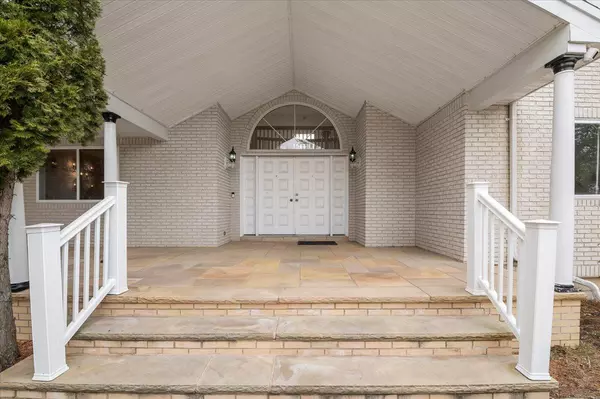 Remsenburg, NY 11960,24 Wisteria DR