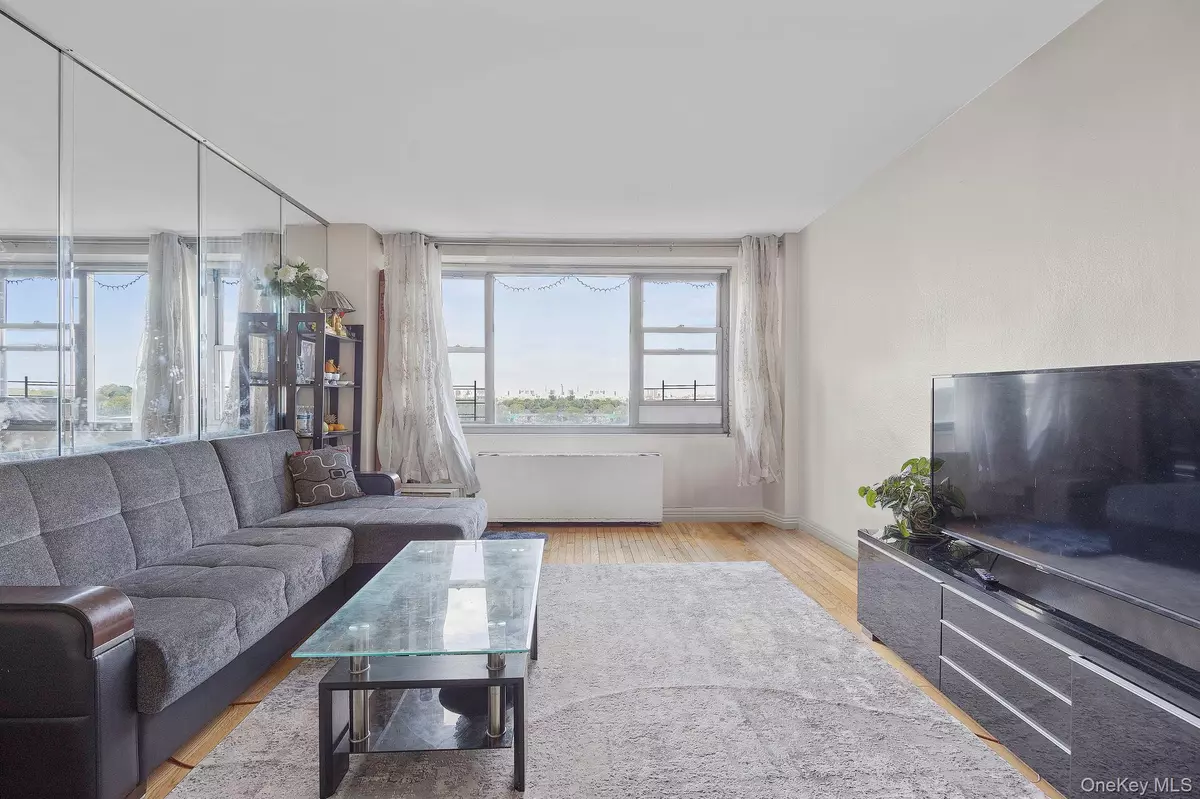 Forest Hills, NY 11375,61-20 Grand Central Parkway ##A901