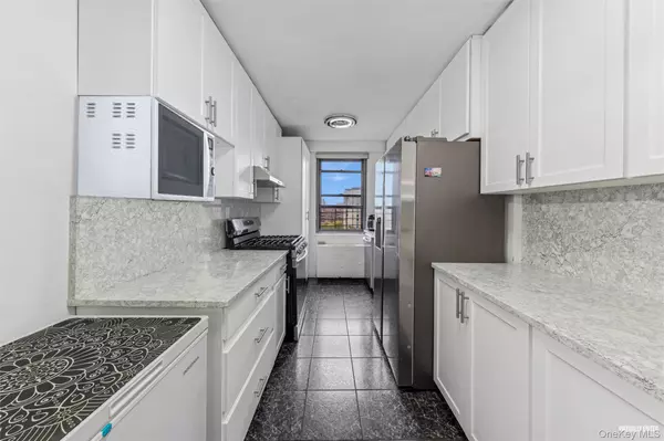 Forest Hills, NY 11375,61-20 Grand Central Parkway ##A901