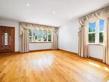College Point, NY 11356,6-12 125th ST