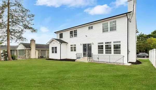 Plainview, NY 11803,8 Sebree PL